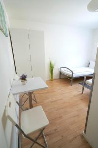 Un lugar para sentarse en BNB Potsdamer Platz Rooms & Apartments
