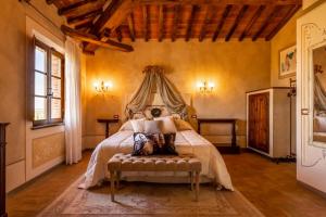 a bedroom with a bed with a canopy at Il Casale Del Marchese in Bettolle