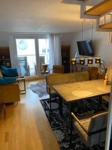 a living room with a table and a couch at Inspiration Maisonette in Scharbeutz