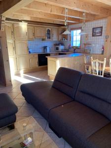 Kuchyň nebo kuchyňský kout v ubytování Chalet à la montagne