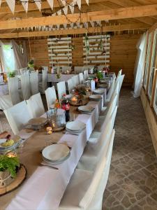Restauracja lub miejsce do jedzenia w obiekcie Agropajda