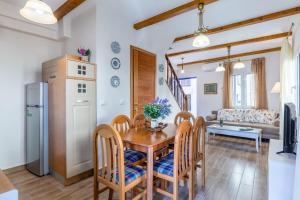Kuchyňa alebo kuchynka v ubytovaní SUN NEST HOUSE