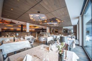 Reštaurácia alebo iné gastronomické zariadenie v ubytovaní Leitgam luxury Hotel for two
