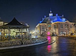 a gazebo in front of a building at night at Appartement Seabird in Zandvoort