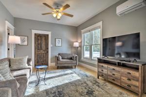 Φωτογραφία από το άλμπουμ του Contemporary Longmont Hideaway in Old Town! σε Longmont