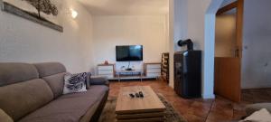 TV a/nebo společenská místnost v ubytování Apartman Luka Zadar