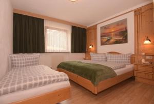 Una cama o camas en una habitación de Apart Günther