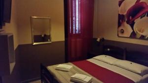 Kama o mga kama sa kuwarto sa Hotel Properzio