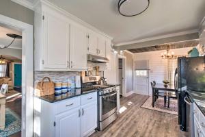 Gambar di galeri bagi Modern Florence Getaway with Patio and Grill! di Florence +31 gambar