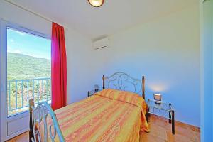 A bed or beds in a room at Orasi, Sartene, gîte dans villa climatisée tout confort