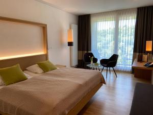 Postel nebo postele na pokoji v ubytování Hotel Zur Schönen Aussicht