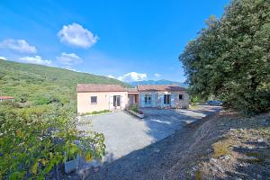 Gallery image of Orasi, Sartene, gîte dans villa climatisée tout confort in Sartène