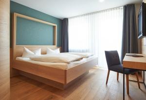 Postel nebo postele na pokoji v ubytování Hotel Zur Schönen Aussicht