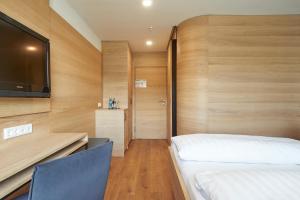 Postel nebo postele na pokoji v ubytování Hotel Zur Schönen Aussicht