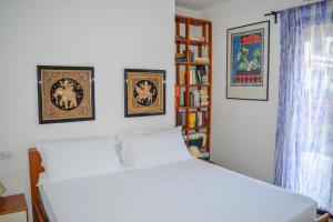 A bed or beds in a room at Homiday - Residence Micaene