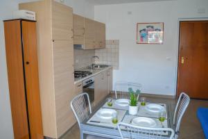 A kitchen or kitchenette at Homiday - Residence Micaene