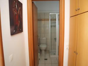 A bathroom at Summer Lovin