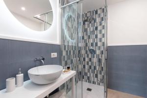 Kúpeľňa v ubytovaní LeMoon Holiday Home x7 con Terrazzo e Parcheggio - Sorrento Coast