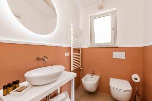 Kúpeľňa v ubytovaní LeMoon Holiday Home x7 con Terrazzo e Parcheggio - Sorrento Coast