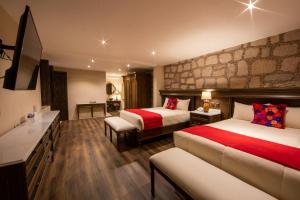 Giường trong phòng chung tại Casa Vieja Hotel Boutique +16 ảnh
