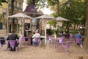 Ресторант или друго място за хранене в Designer Apartment in one of Lisbon's Trendiest Quarters