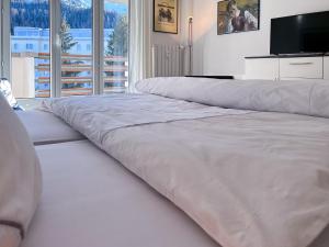 Postel nebo postele na pokoji v ubytování Designer Küche - Südbalkon - TG-Stellplatz - WLAN