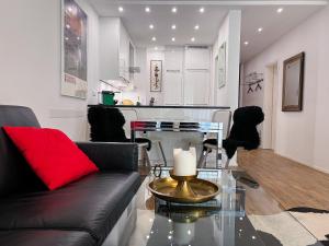 Posezení v ubytování Designer Küche - Südbalkon - TG-Stellplatz - WLAN