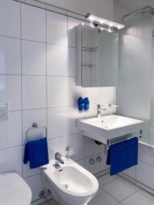 Koupelna v ubytování Designer Küche - Südbalkon - TG-Stellplatz - WLAN + 10 fotografií