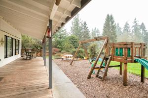Ο χώρος παιχνιδιού για παιδιά στο Cozy home for families with game room & playground