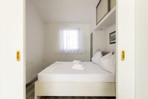 Postel nebo postele na pokoji v ubytování Apartments Villa Pina