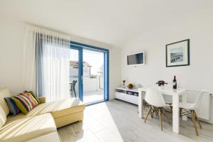 TV a/nebo společenská místnost v ubytování Apartments Villa Pina