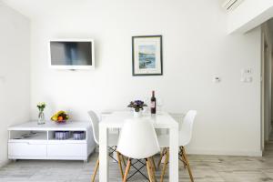 TV a/nebo společenská místnost v ubytování Apartments Villa Pina