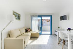 TV a/nebo společenská místnost v ubytování Apartments Villa Pina