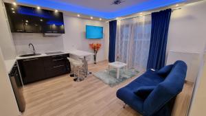Televízia a/alebo spoločenská miestnosť v ubytovaní Fala Bałtyku Apartament Nadmotławie