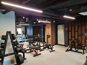 Posilňovňa alebo fitness centrum v ubytovaní Fala Bałtyku Apartament Nadmotławie