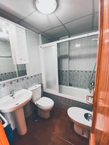 Ένα μπάνιο στο Apartamento en la almadraba de Cabo de Gata