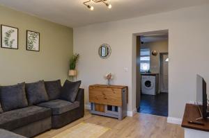 O zonă de relaxare la Cosy 2 bed home CHESTERFIELD