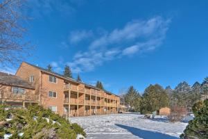 Gallery image of Lincoln Apartment with Balcony 2 Mi to Loon Mtn! in Lincoln