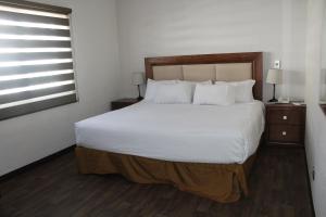 Postel nebo postele na pokoji v ubytování Hotel Adriana