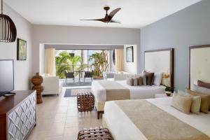 Ένα ή περισσότερα κρεβάτια σε δωμάτιο στο Zoetry Montego Bay