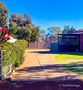 a driveway with a gate in a yard at Kulin Erindale Apartments in Kulin