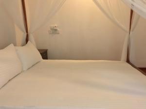 Łóżko lub łóżka w pokoju w obiekcie Eco Willow - Kathaluwa