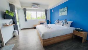Postel nebo postele na pokoji v ubytování Bleu Marine Sattahip Hotel