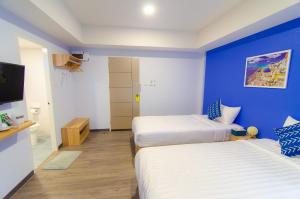 Postel nebo postele na pokoji v ubytování Bleu Marine Sattahip Hotel