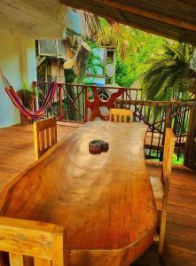 a wooden table and chairs in a room at La Perla Tayrona in El Zaino