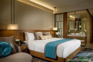 Postel nebo postele na pokoji v ubytování InterContinental Nha Trang by IHG