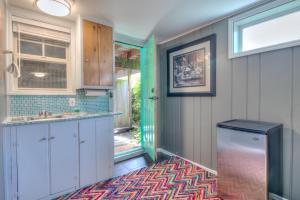 Η κουζίνα ή μικρή κουζίνα στο The Nordic House in the Cove - Meredith Lodging +46 φωτογραφίες