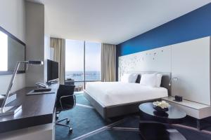 InterContinental Luanda Miramar by IHG客房内的一张或多张床位