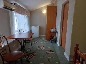 a hallway with a table and chairs in a room at Don Kihot Mini-Hotel in Tolyatti