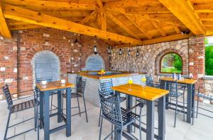 Reštaurácia alebo iné gastronomické zariadenie v ubytovaní PALACE PAULINA C